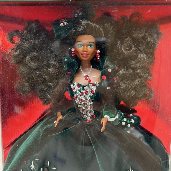 Happy Holidays Barbie - Picture 2 of 10